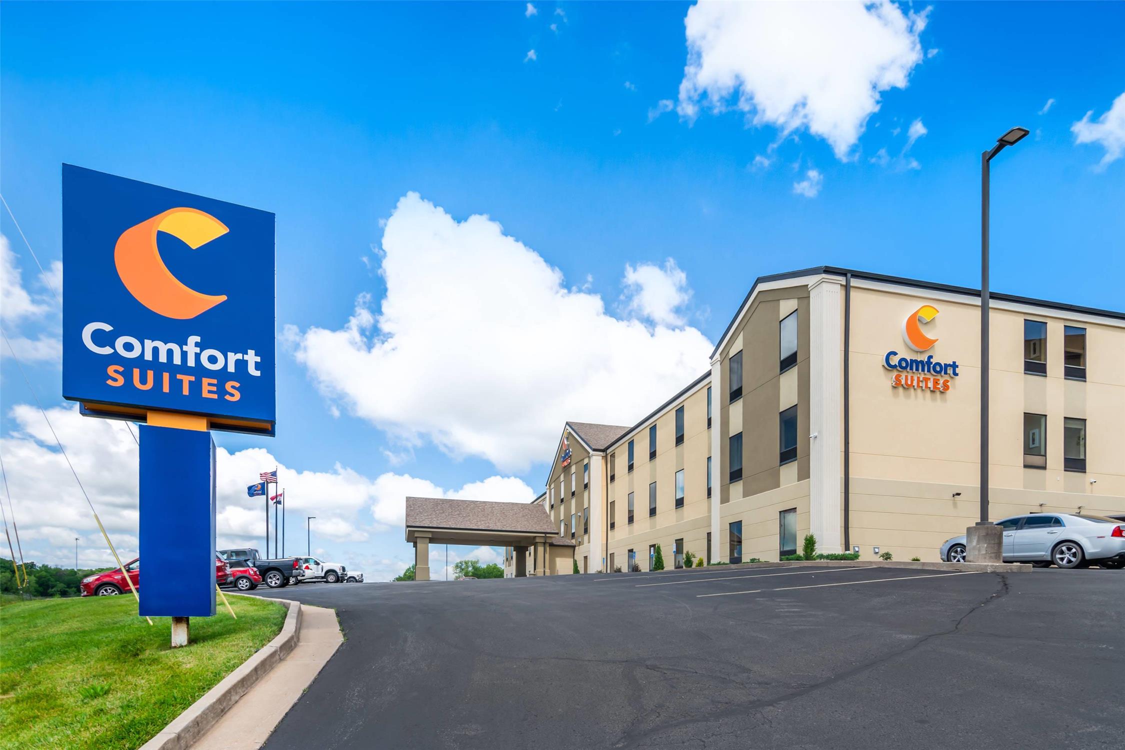 Comfort Suites Jefferson City, MO 16/19