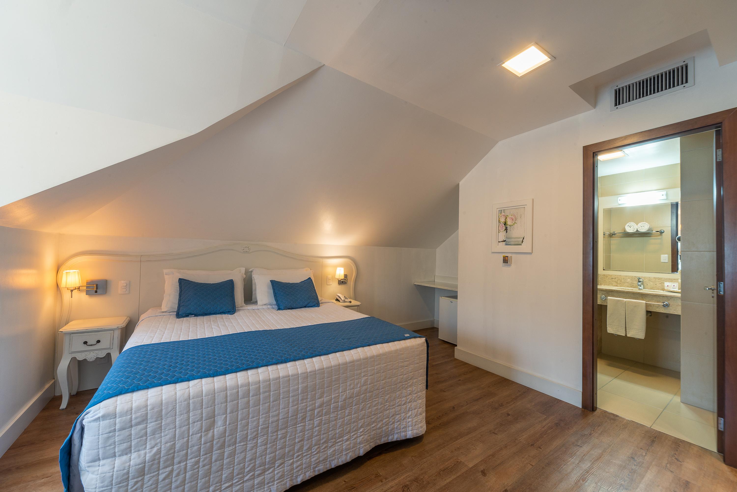 Super, Double Bed