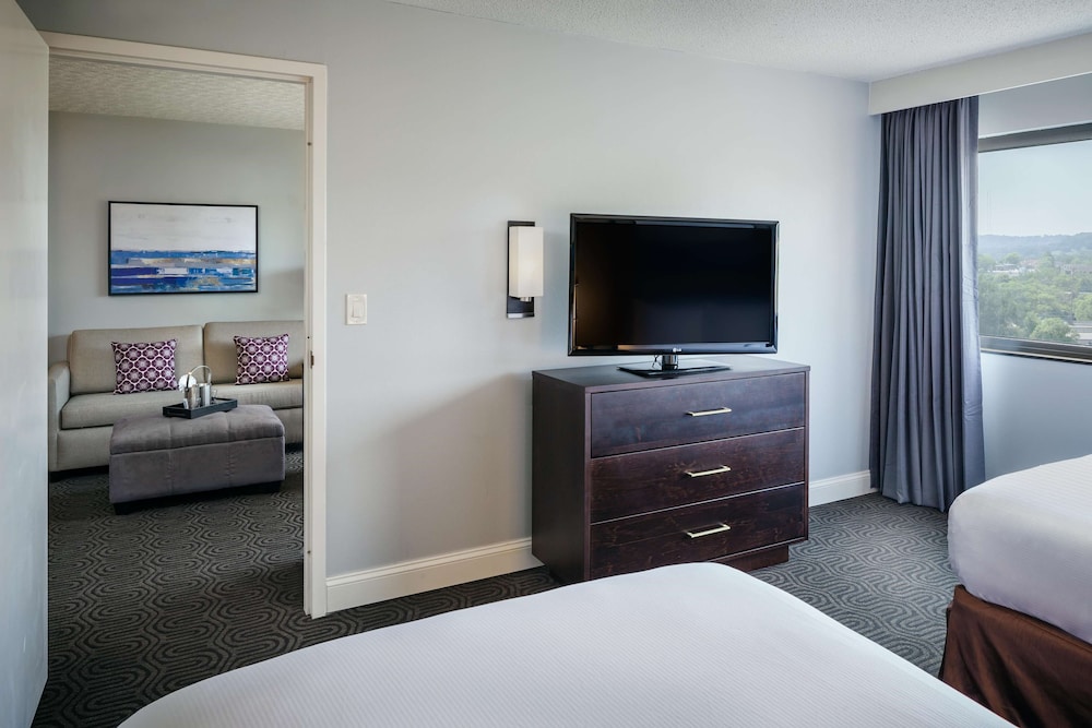 Hilton Brentwood/Nashville Suites 12/81