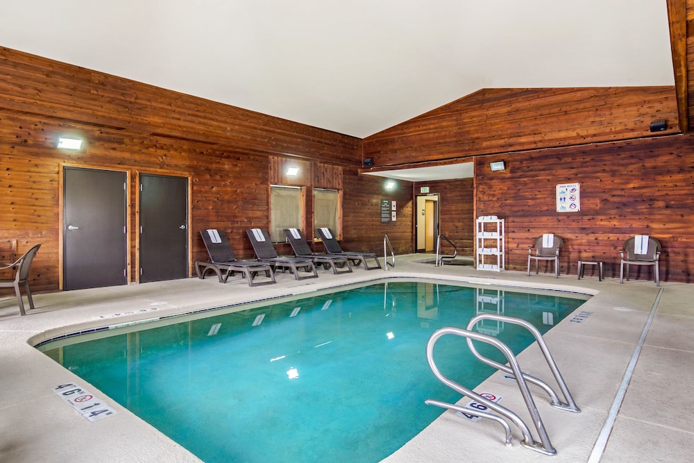 Comfort Inn & Suites Greeley, CO 27/54