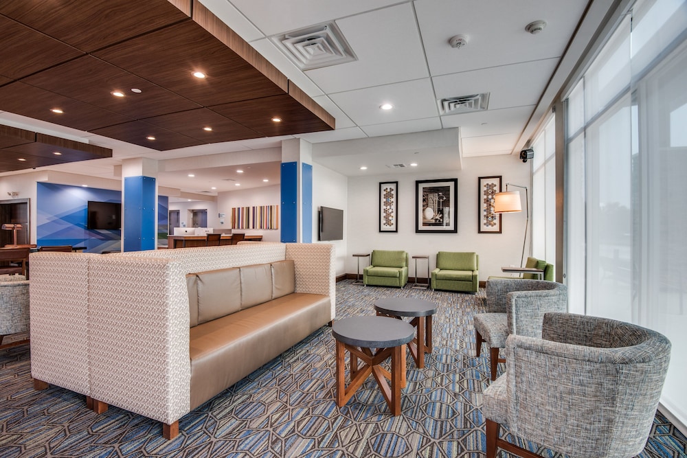 Holiday Inn Express And Suites Dallas North Addison 14/64