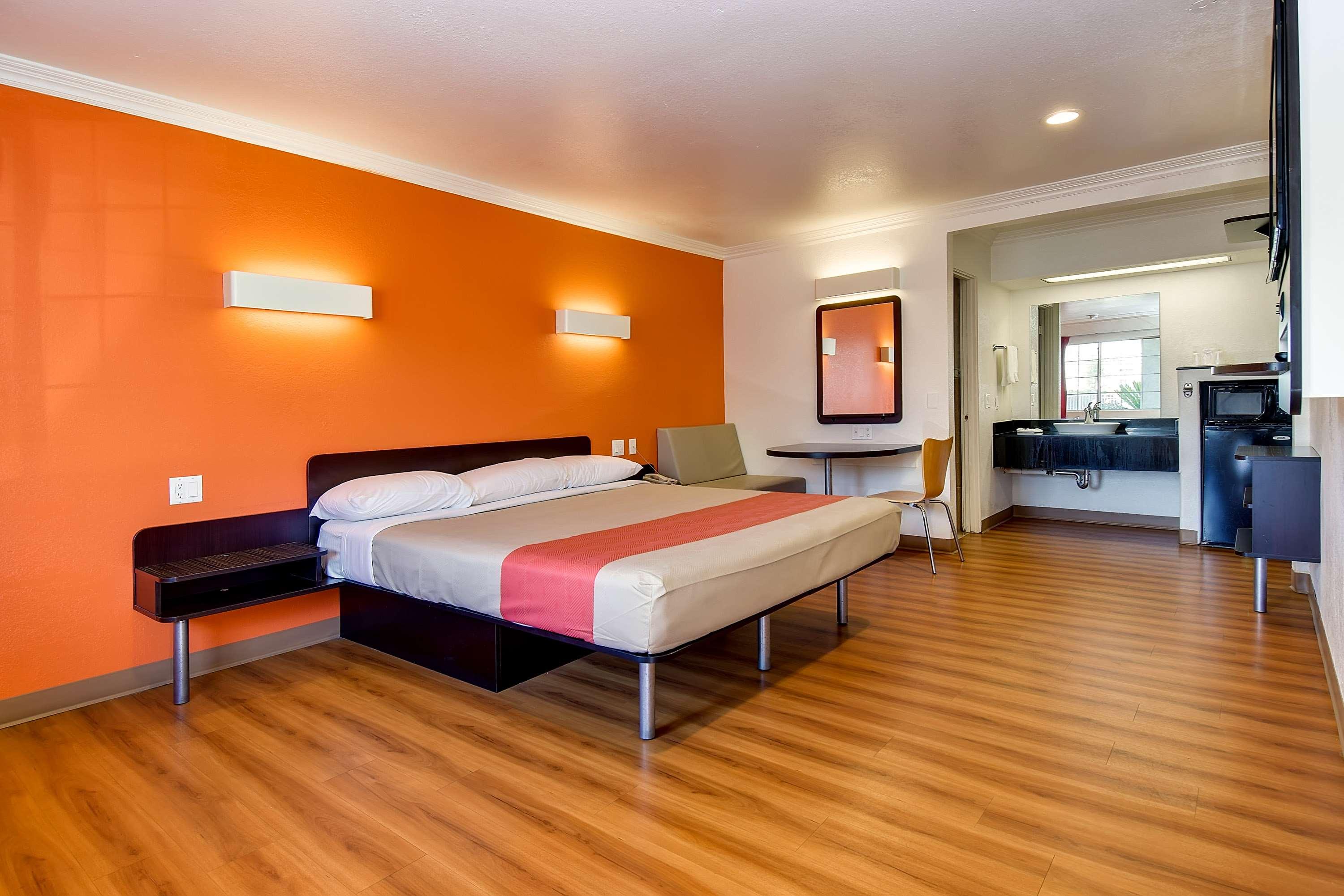Motel6 Garden Grove, CA 13/40
