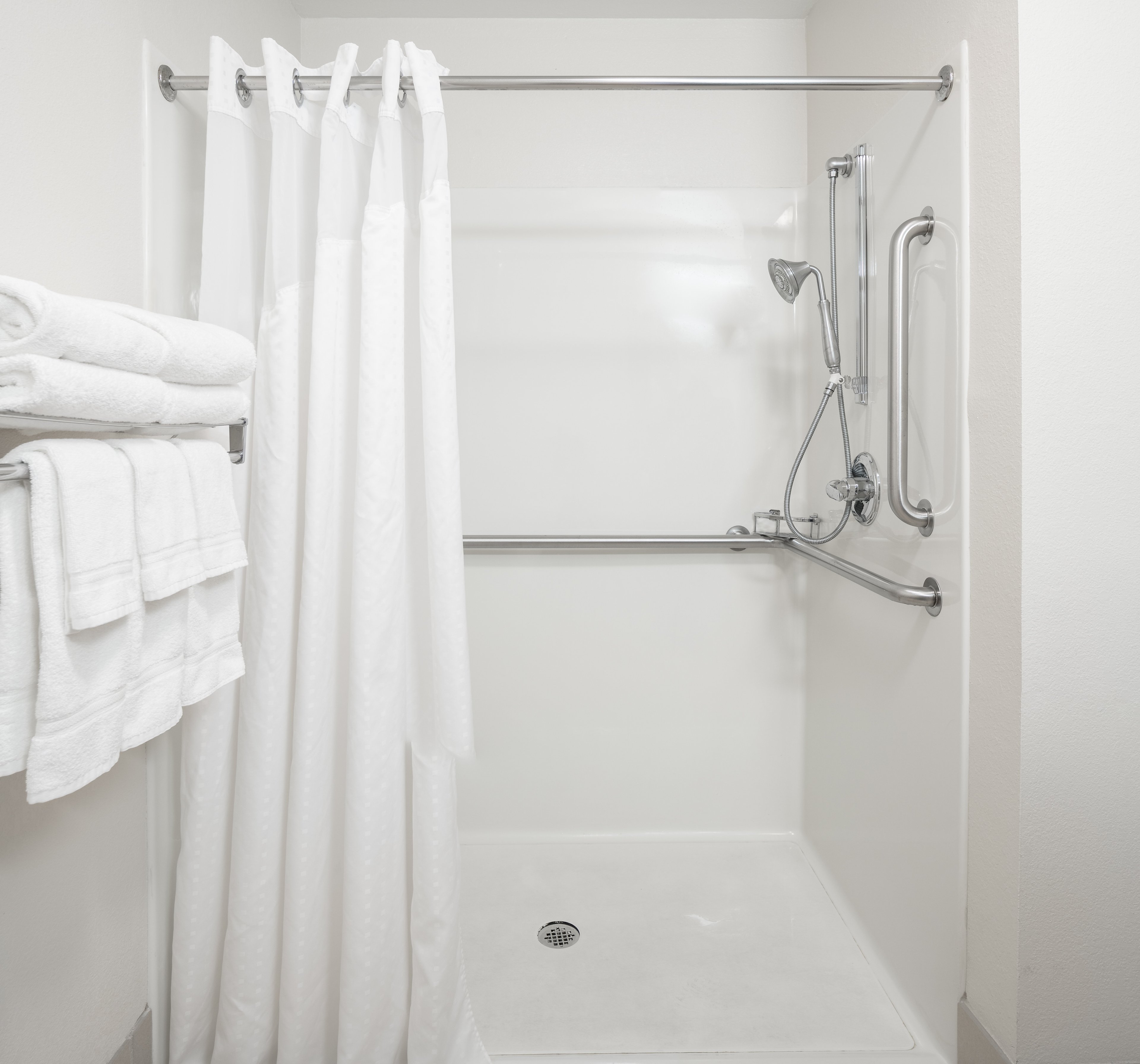 Holiday Inn Express Hotel Suites Clinton 50/50