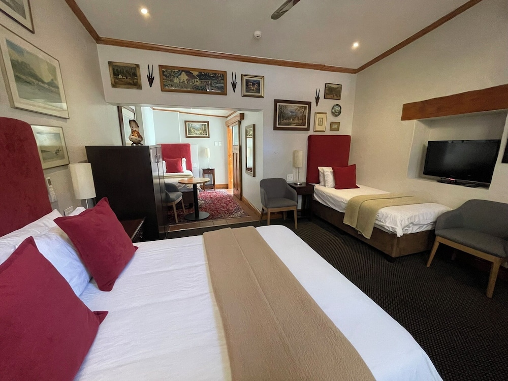 غرفة عائلية رباعية بسرير مزدوج وسريرين منفصلين بغرفة نوم واحدة، Ashanti Guest House Gardens Hostel 3/6