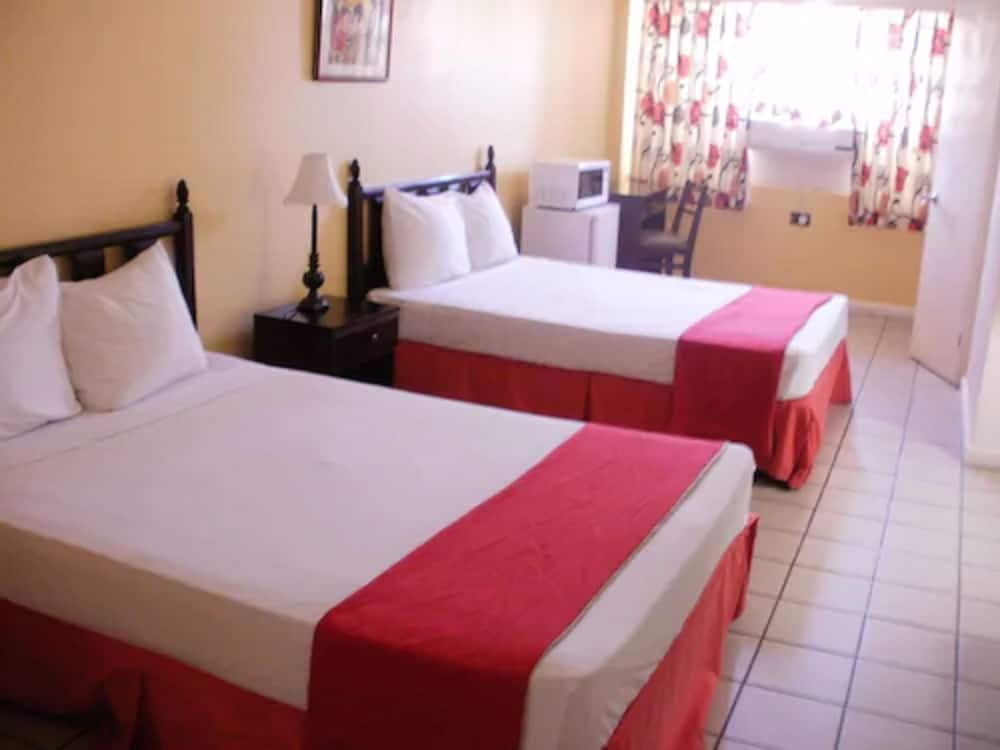 Pineapple Court Hotel 9/36