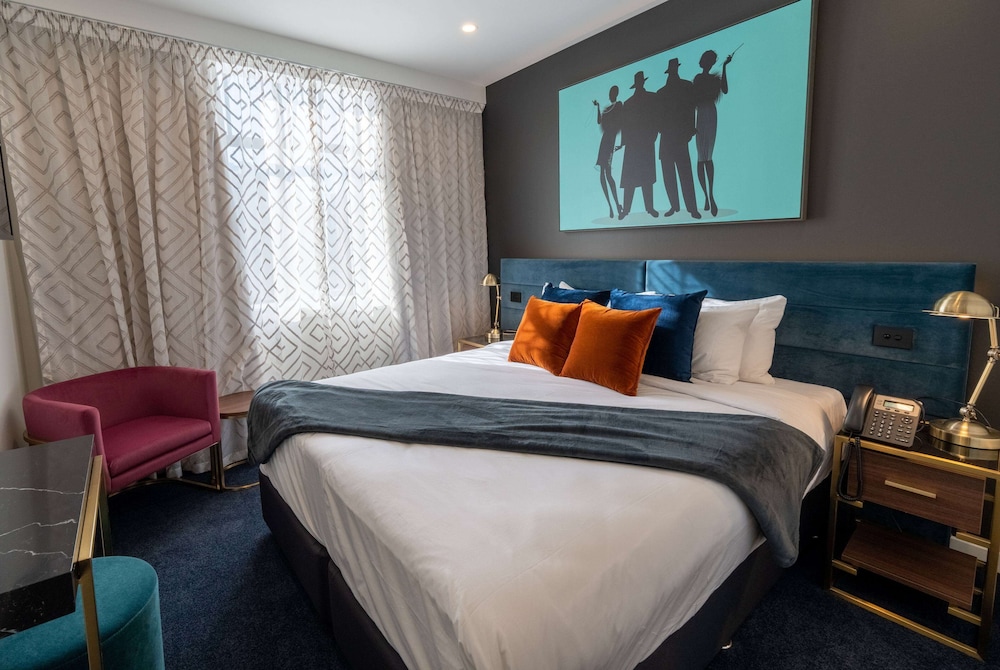ROOM, KING BED