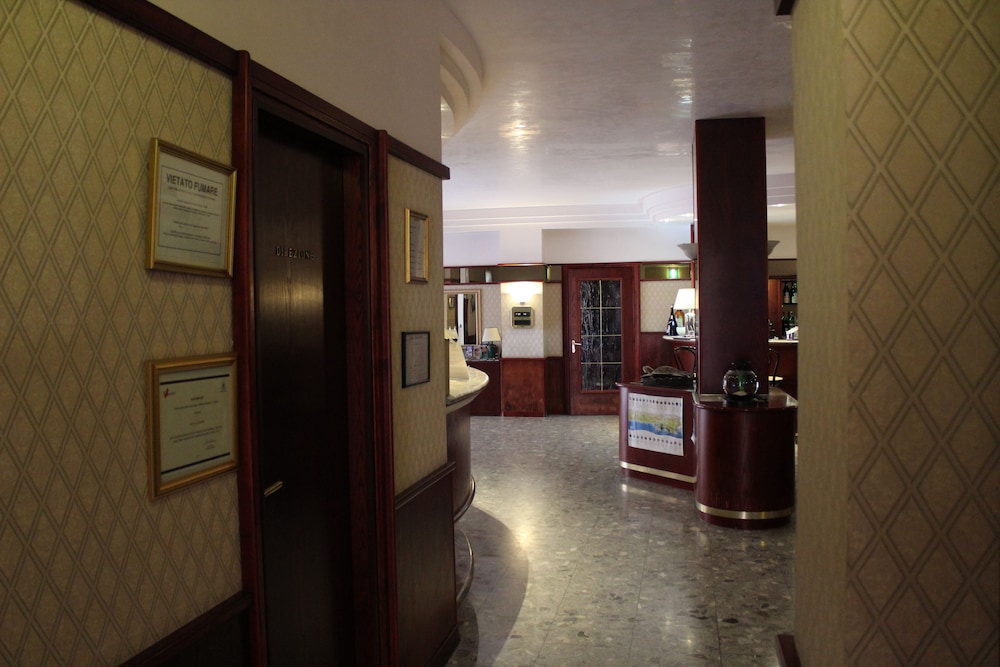 HOTEL ALEXANDER 5/21