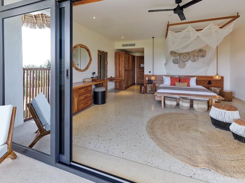 Kwanza Resort by Sunrise 45/60