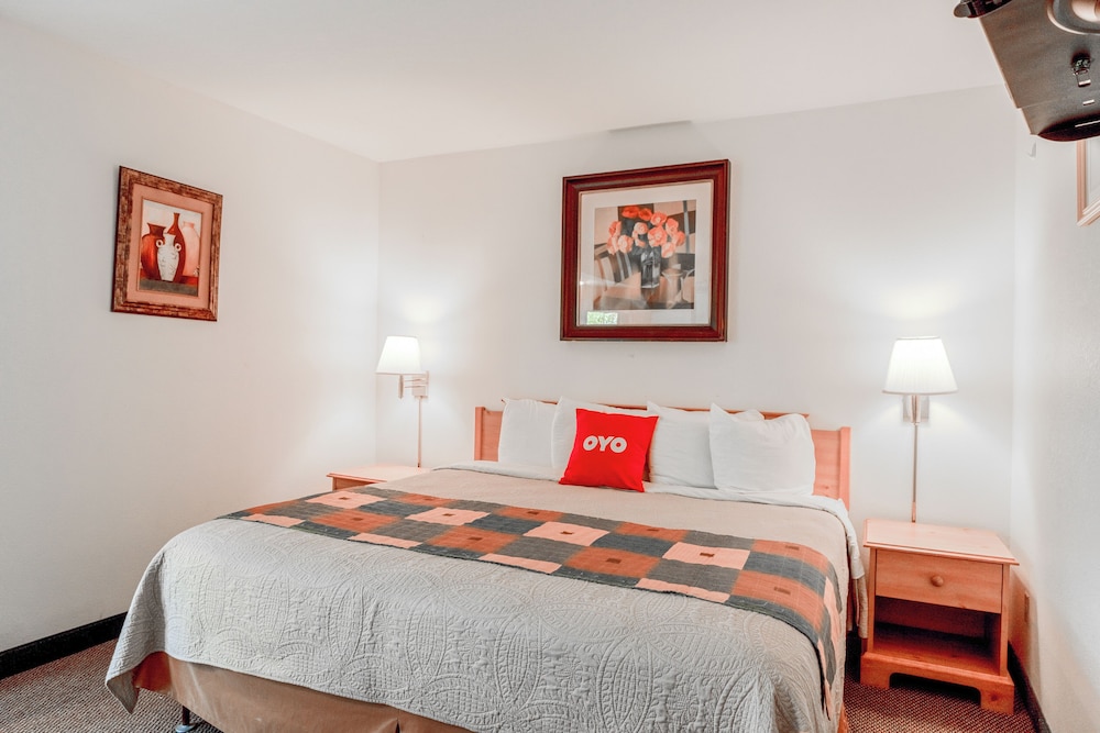 1 King Bed, Sofa Sleeper, Kitchenette, and Jetted Tub