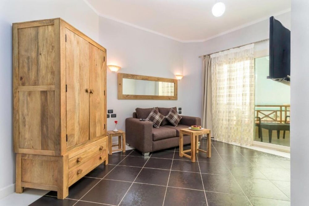 Royal Beach Serviced Apartments 59/75