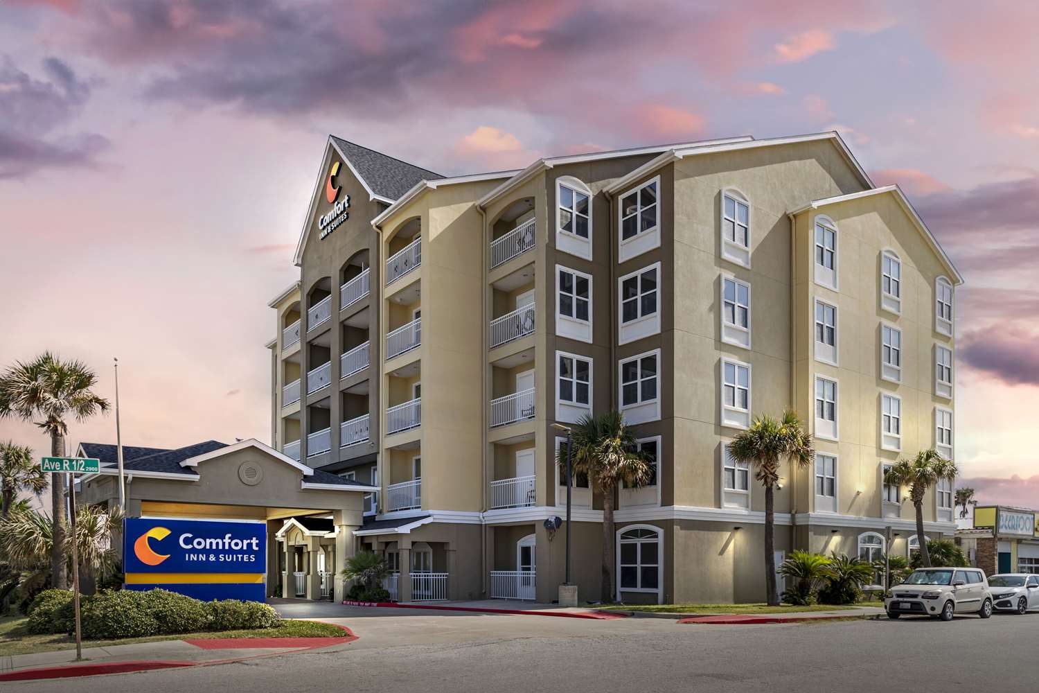 Comfort Inn & Suites Galveston Central Island near Pier 4/28