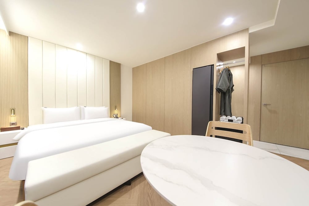 Busan H-Avenue Hotel Seomyeon Station 32/58
