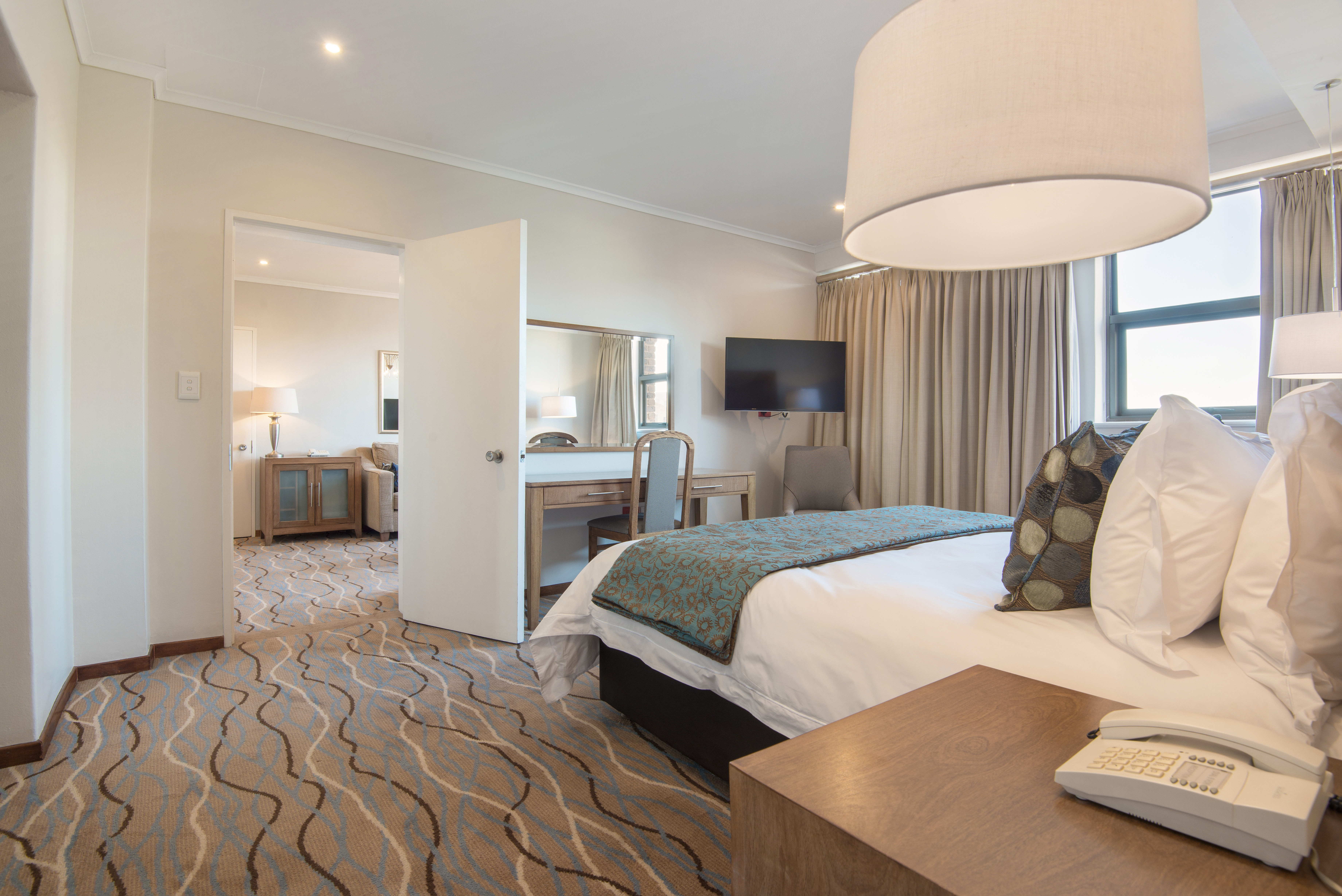 LUXURY, SUITE