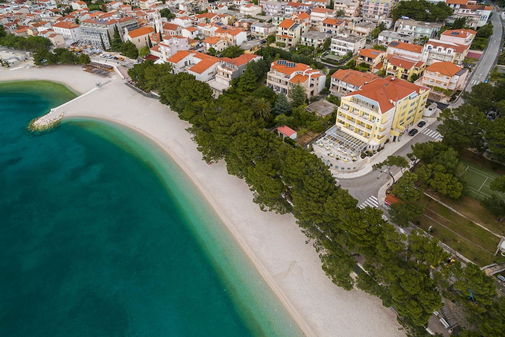 Hotel Villa Bacchus 46/50