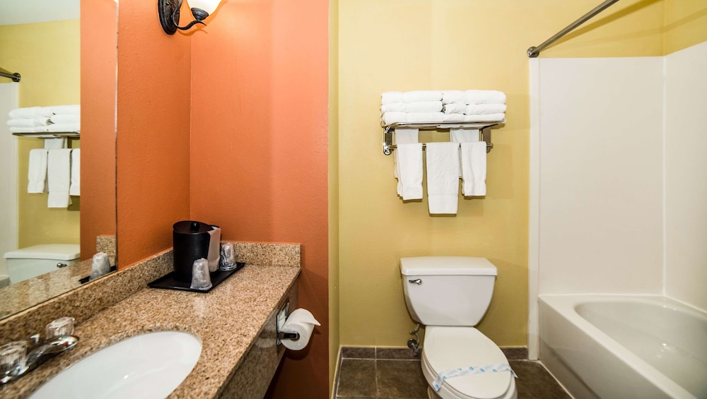 Magnuson Hotel Wildwood Inn 33/74