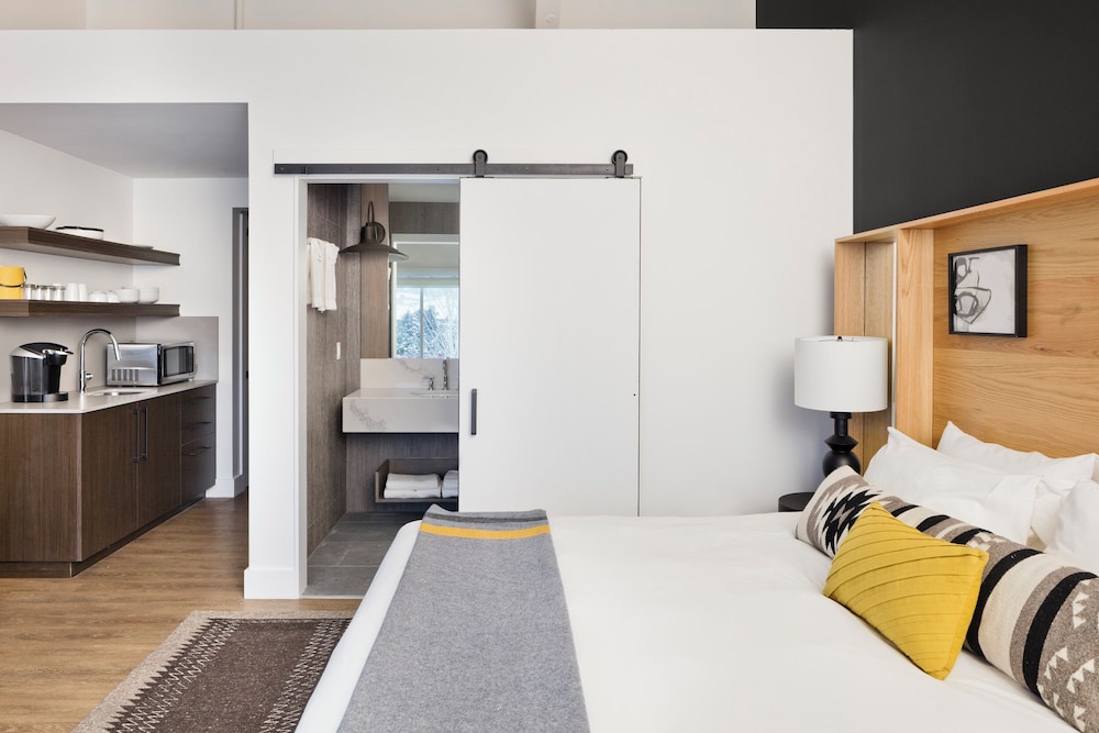 Continuum Hotel 10/50