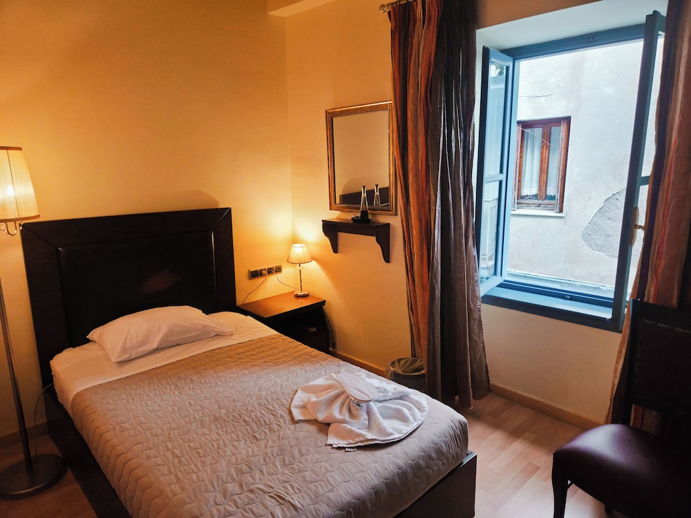 DIAS HOTEL 44/77