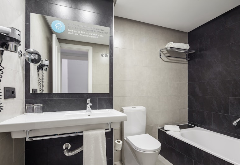 Ilunion Suites Madrid 25/26