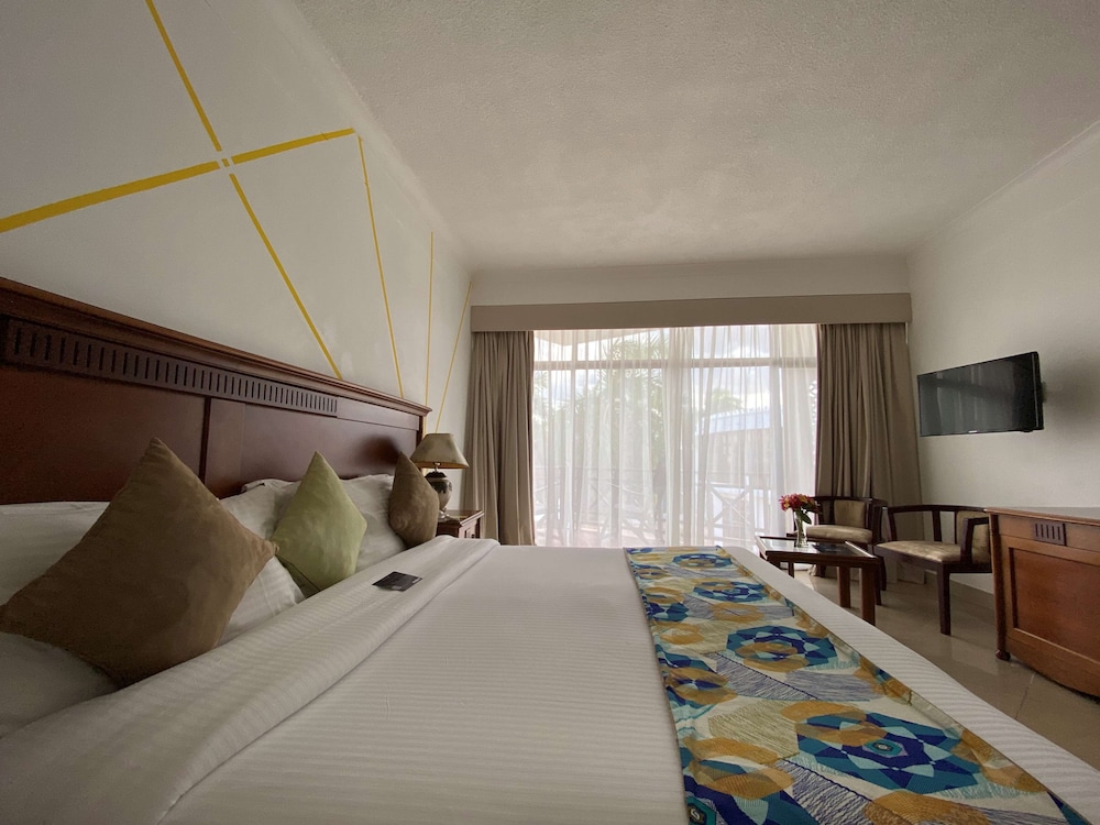 Golden Tulip Dar Es Salaam 10/71