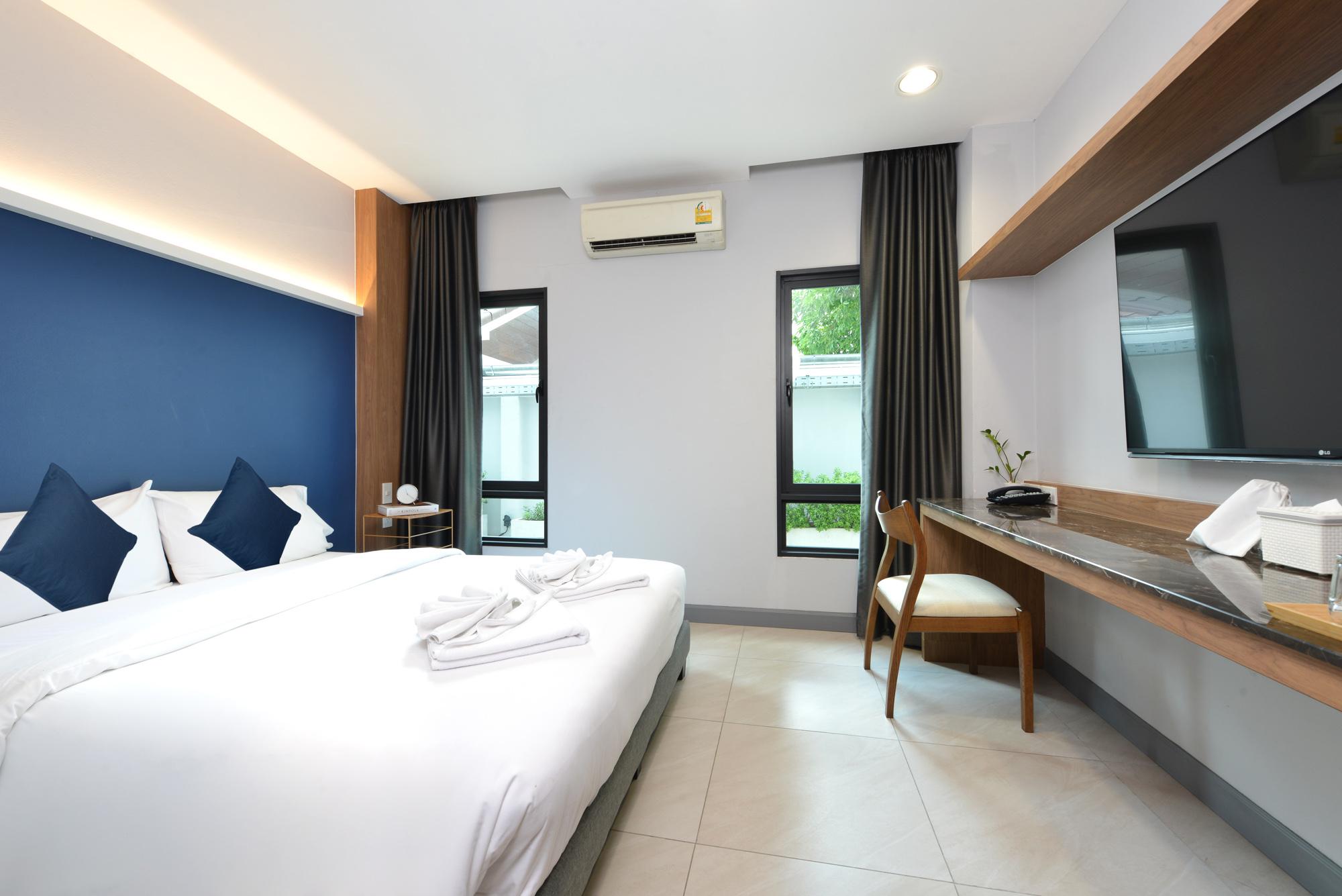 STUDIO, QUEEN BED