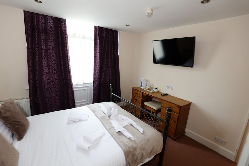 Aylesbray Lodge 7/18