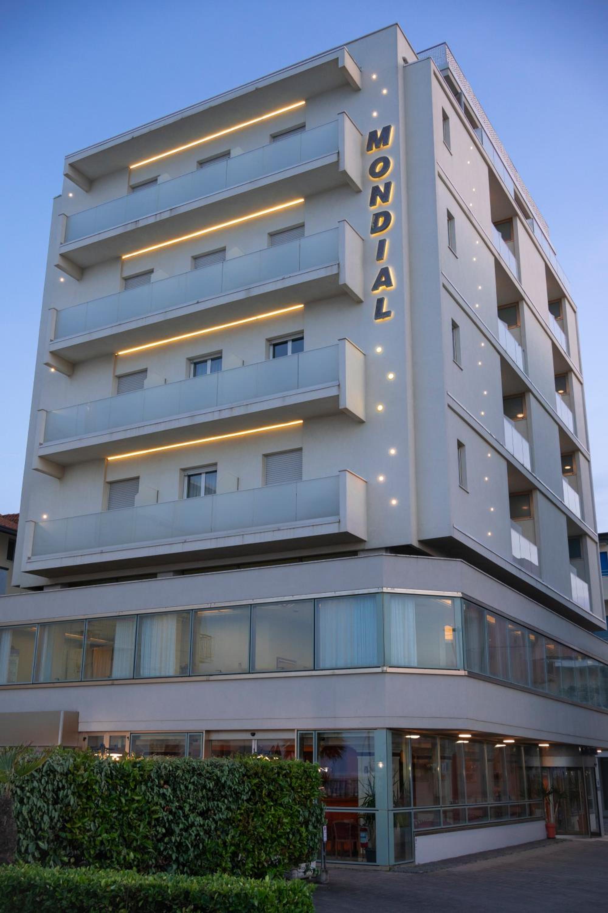 Hotel Mondial 5/48