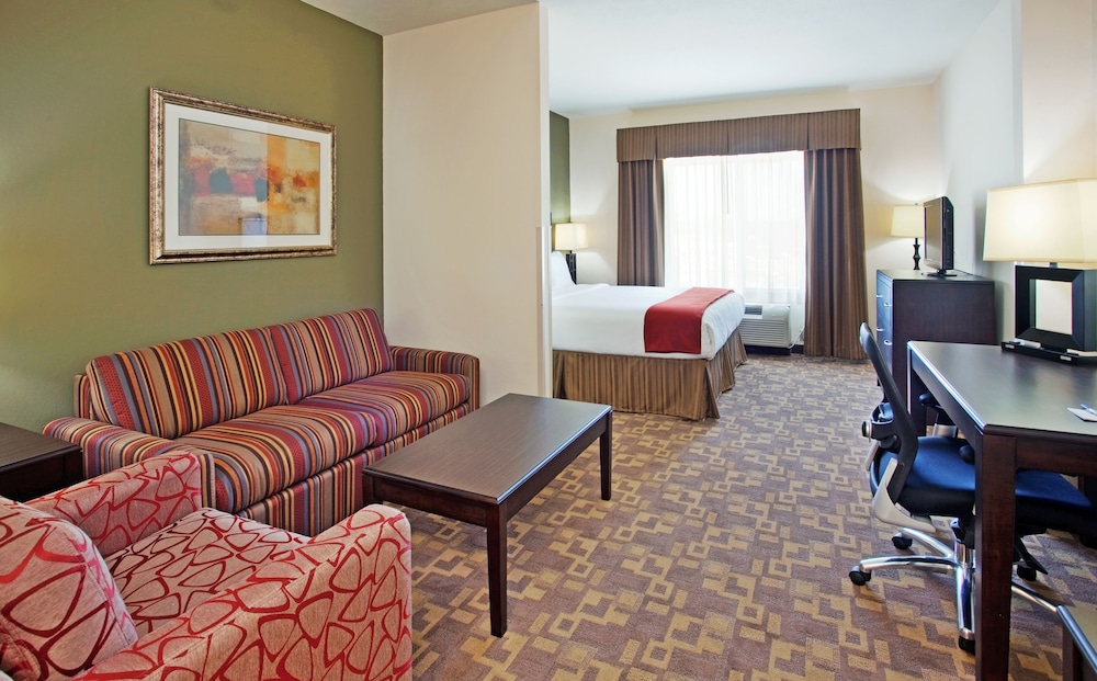 Holiday Inn Express Hotel And Suites Topeka North 33/53