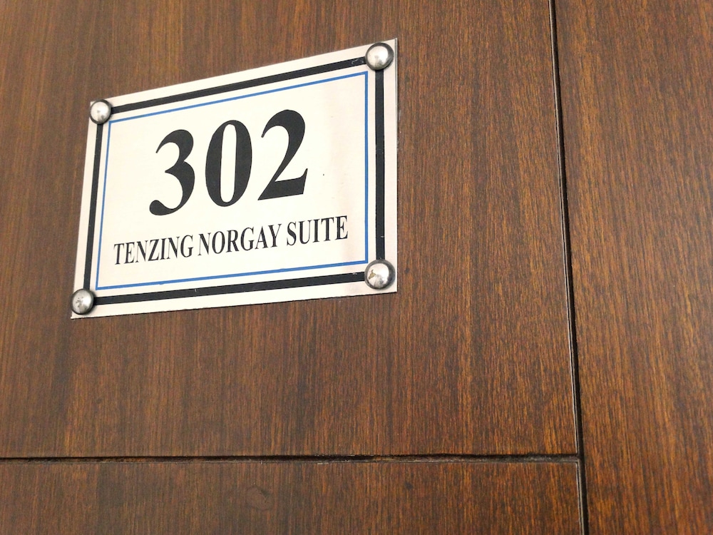 HOTEL THE LEGEND INN 24/49