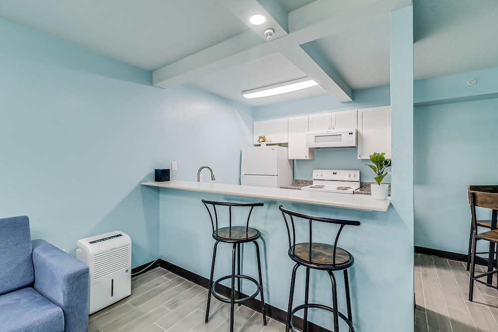 Seaside Boutique Hotel, Waves At Your Doorstep 10/50