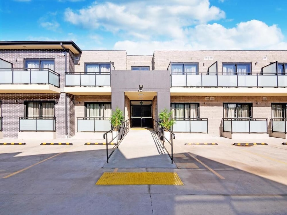 ValueSuites Penrith 4/60