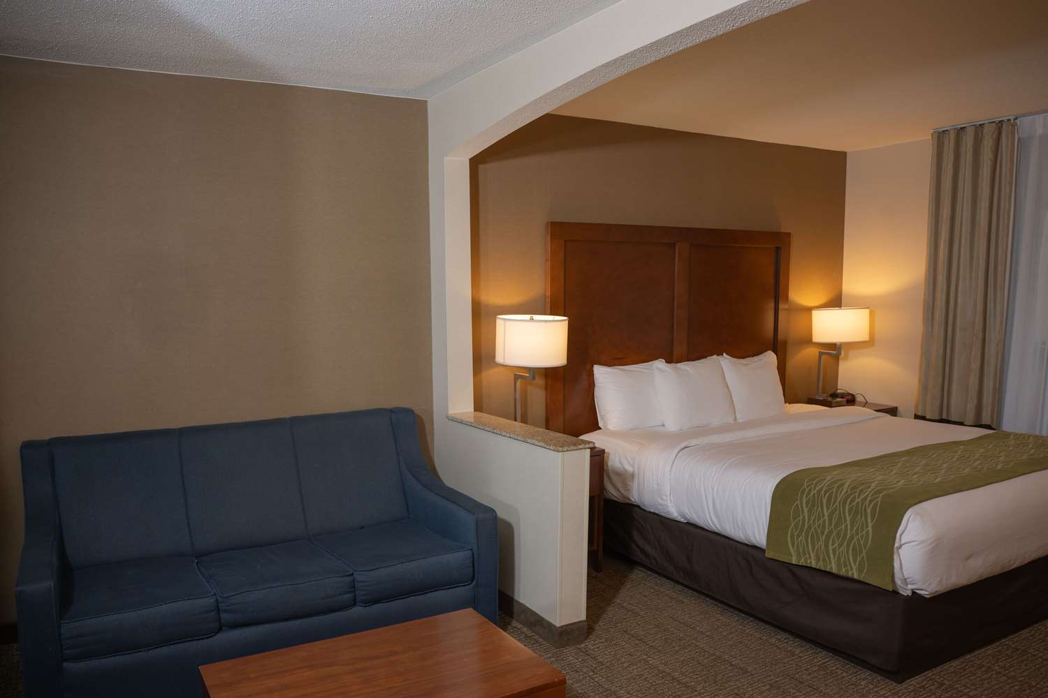 Comfort Inn & Suites Erie - Splash Harbor Indoor Waterpark 17/55