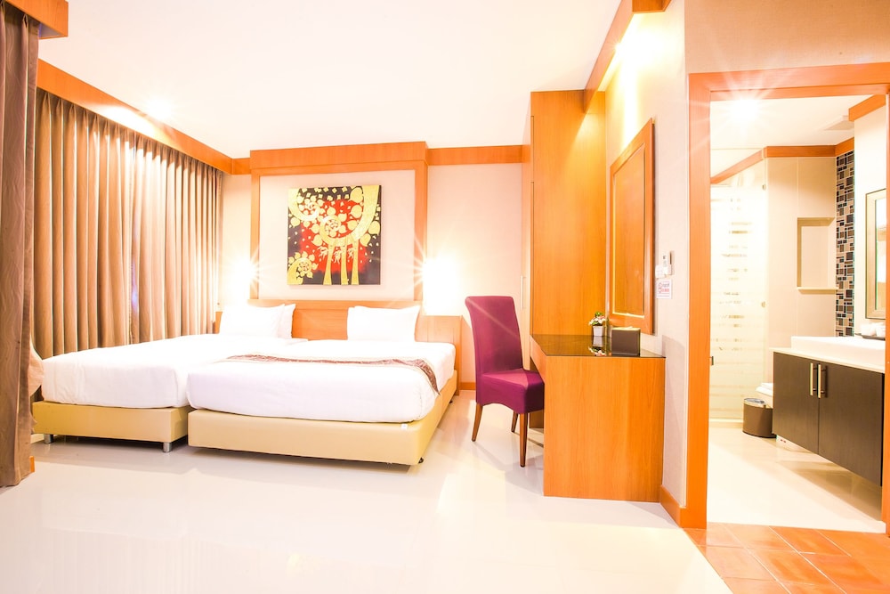 Romantic Khon Kaen Hotel 8/52