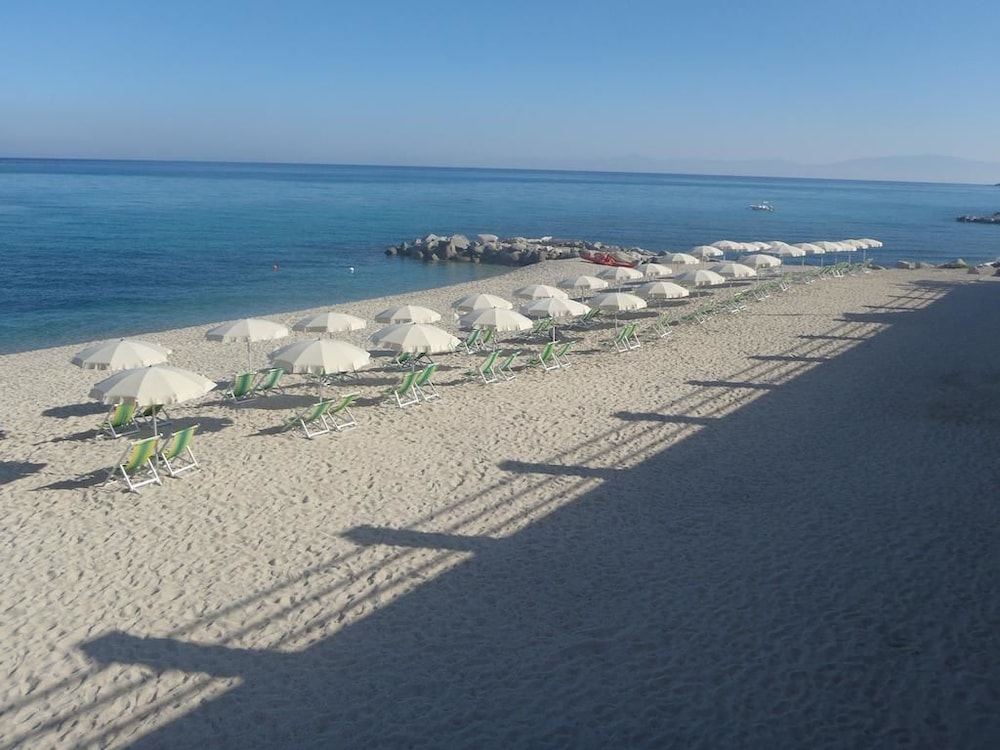 Cala Petrosa Resort. 45/55
