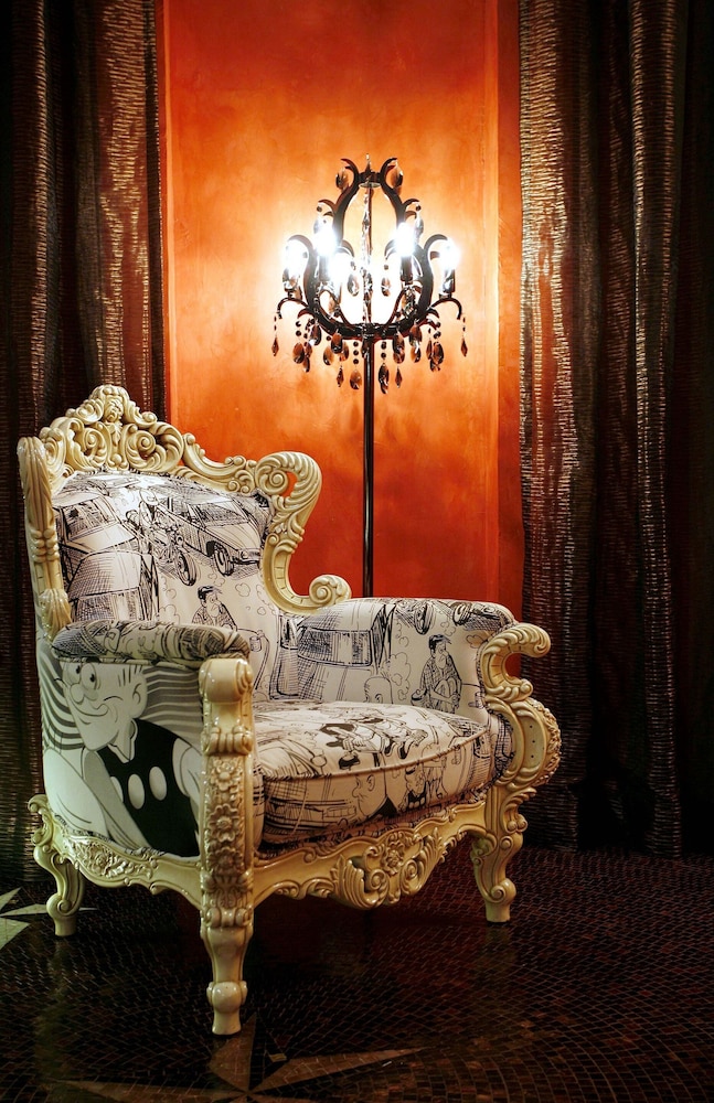 The Luxe Manor Hotel 19/41