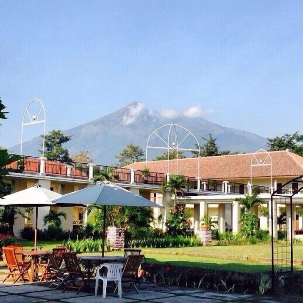 D Emmerick Salib Putih Hotel Salatiga 2/48