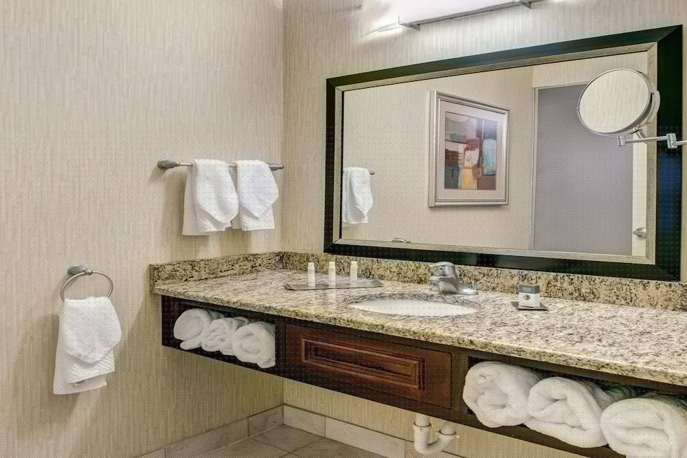 DoubleTree by Hilton Hotel Tinton Falls - Eatontown 15/51