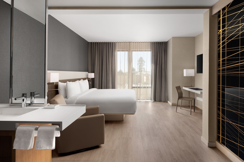 AC Hotel by Marriott Santa Rosa Sonoma Wine Country 16/55