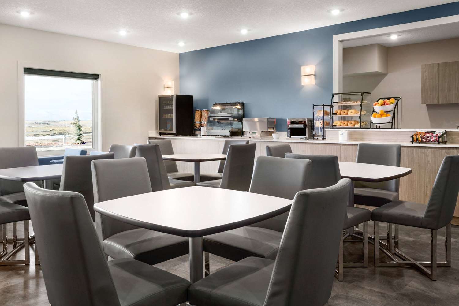Days Inn by Wyndham Calgary North Balzac 8/15
