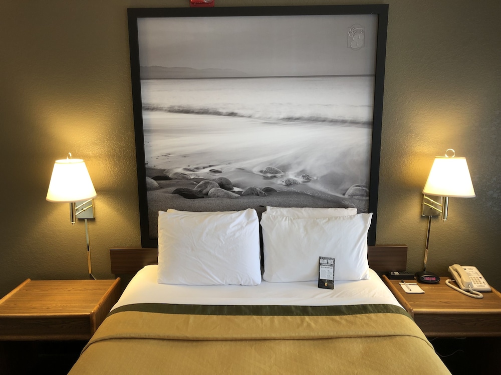 Super 8 by Wyndham Fort Bragg 15/35