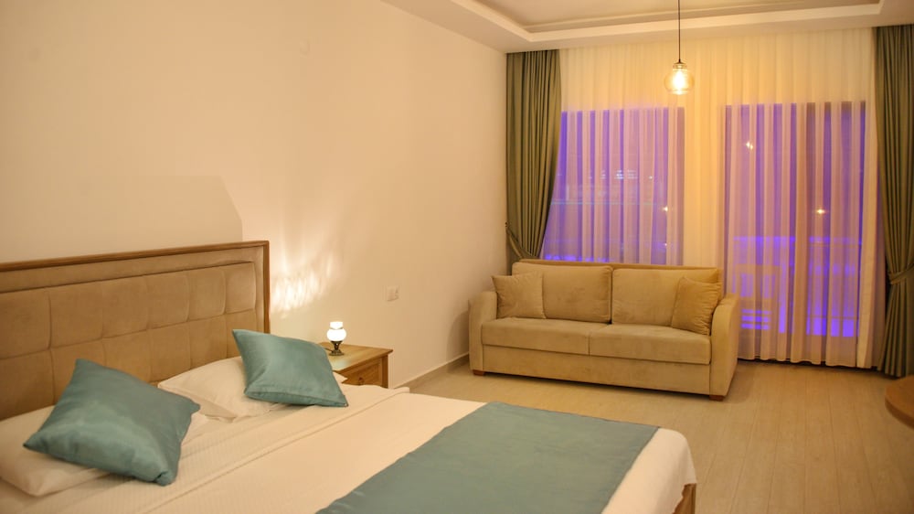 Z Exclusive Hotel And Villas 20/30