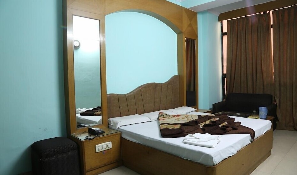 Hotel Delhi Regency 39/63