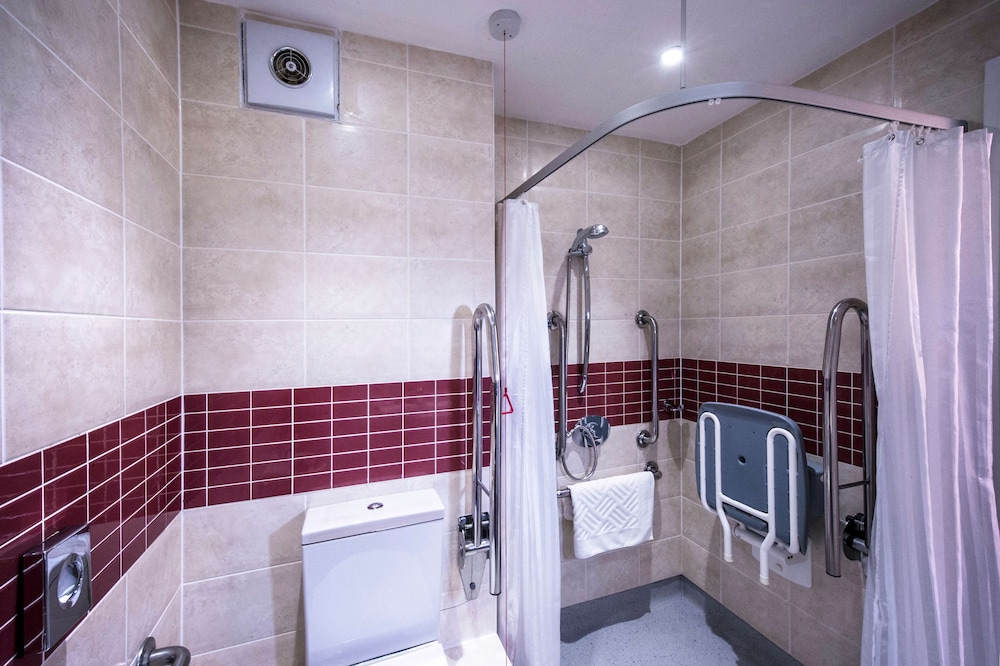 DoubleTree by Hilton Cheltenham - Cotswolds 6/70