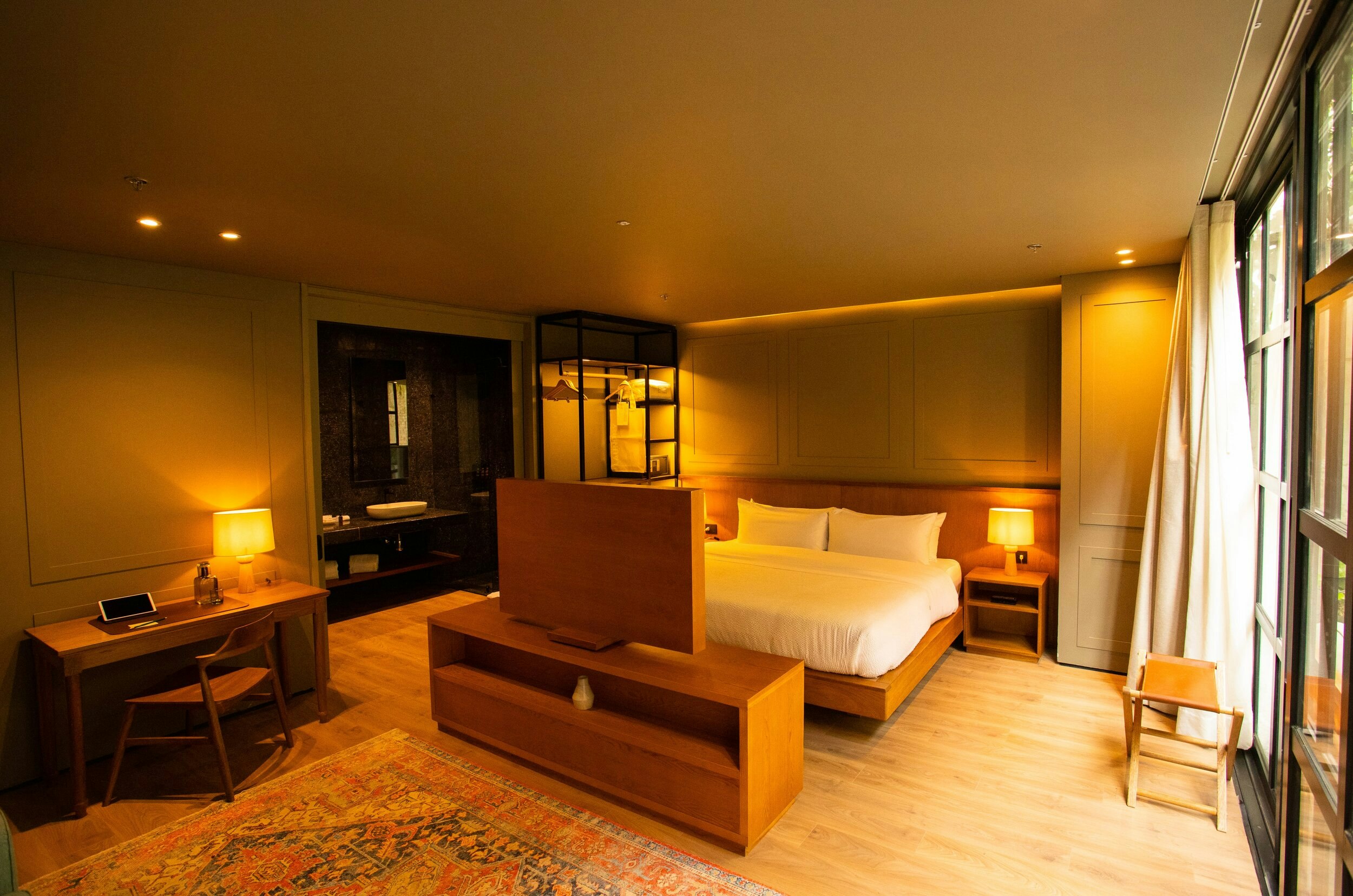 Hotel Coco 6/27