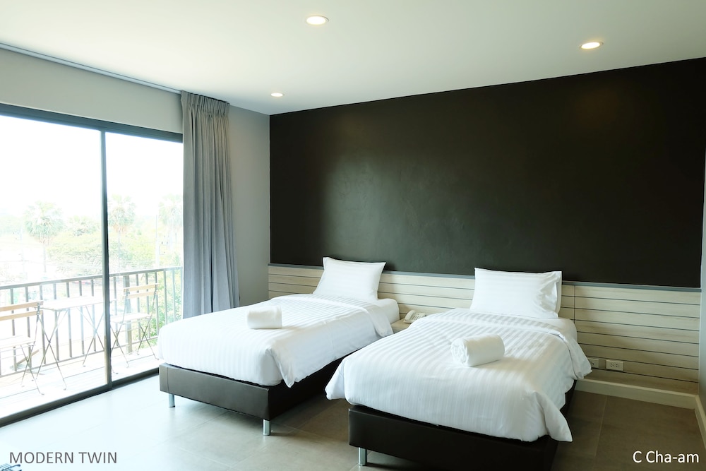 C Cha-Am Hotel 28/68