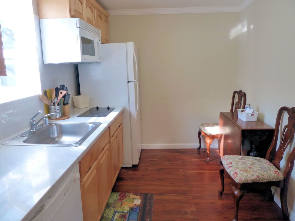 Americas Best Value Inn & Suites Royal Carriage 36/41