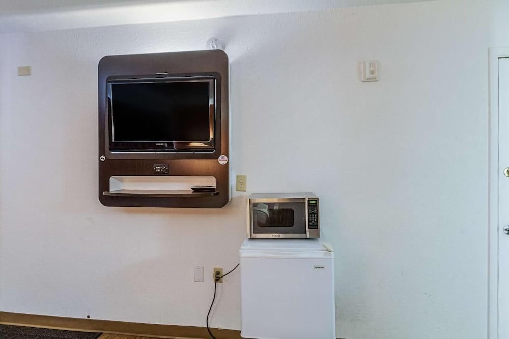 Motel6 Oshkosh, WI 47/67