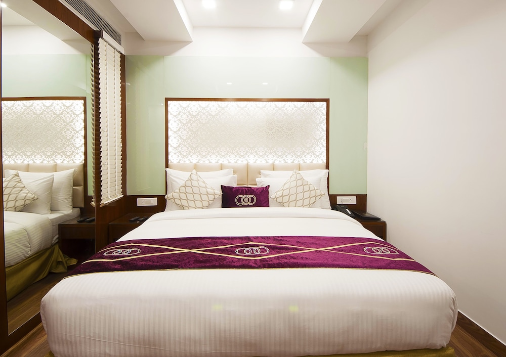 Hotel Swaran Palace 12/26