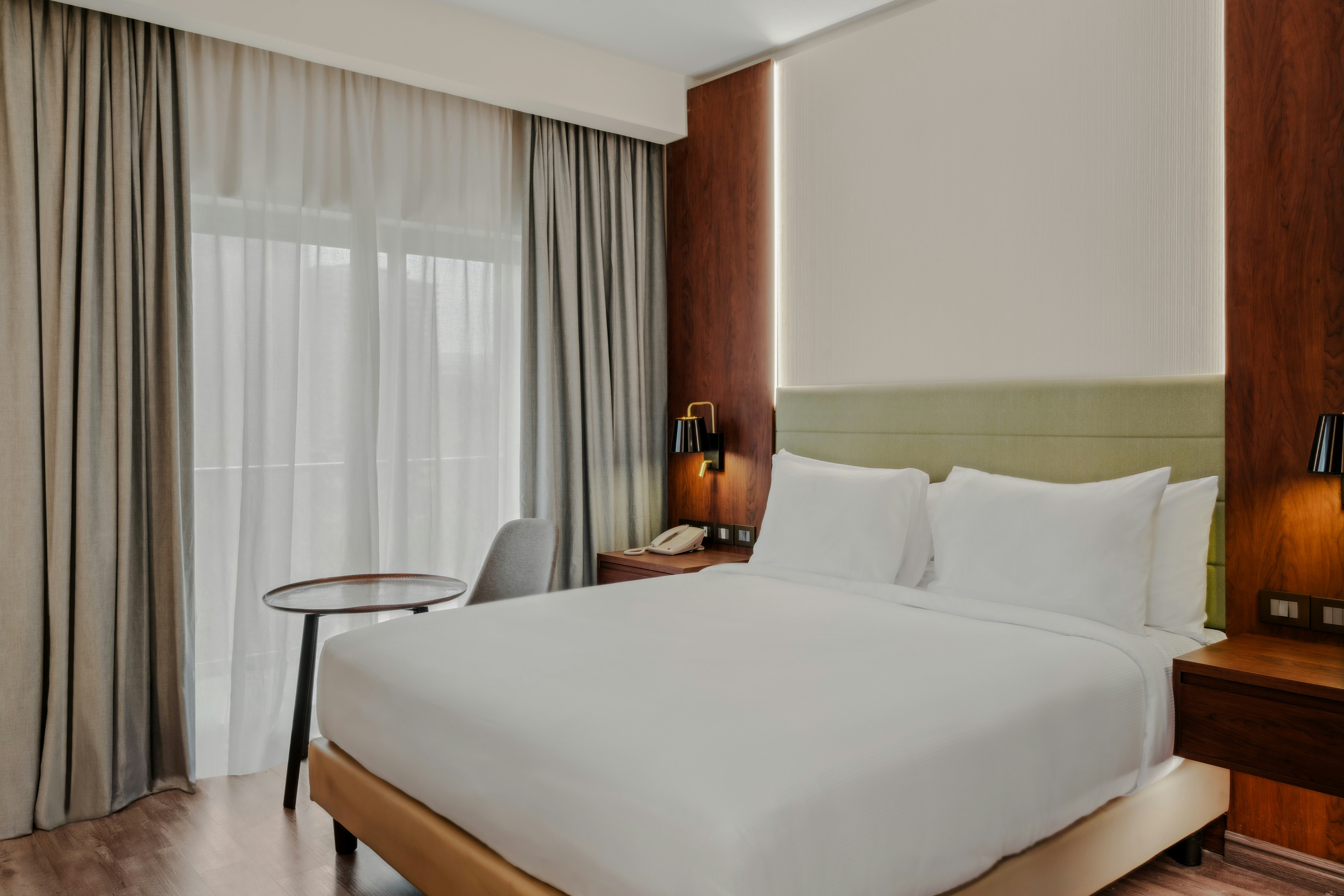 GUEST ROOM, KING BED