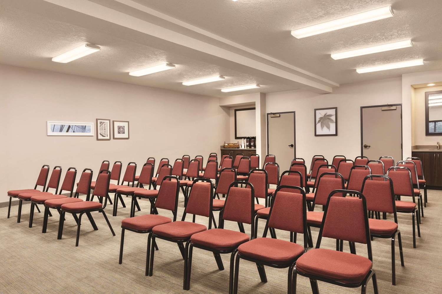 Country Inn & Suites by Radisson, Prineville, OR 21/21