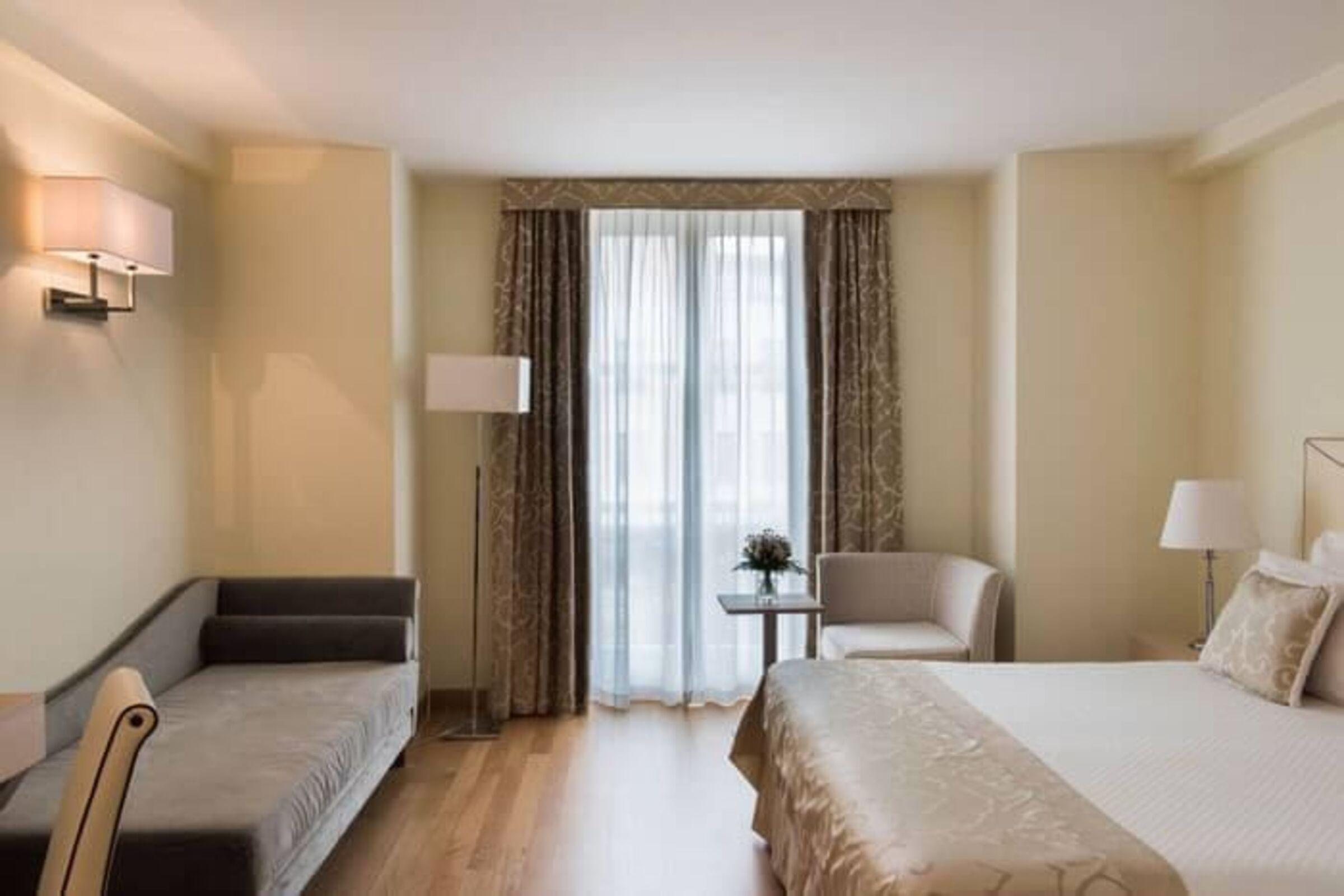 Classic, Double Bed, Courtyard View
